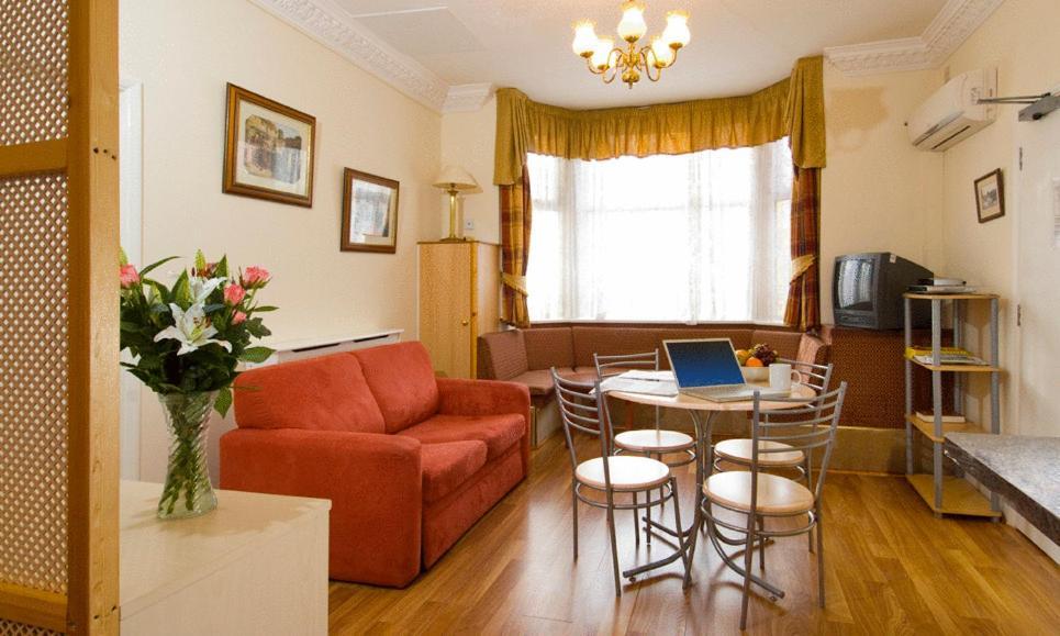Welche sind die besten Hotels in der Nähe von Basildon Park? Reading Zimmer foto